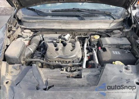 2015 Jeep Cherokee Latitude z USA, uszkodzony, nr VIN 1C4PJLCS1FW793423